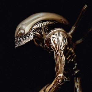 Alien - Bronze Aline Hive Warrior - Alien Bronze Statue - Alien vs Predator