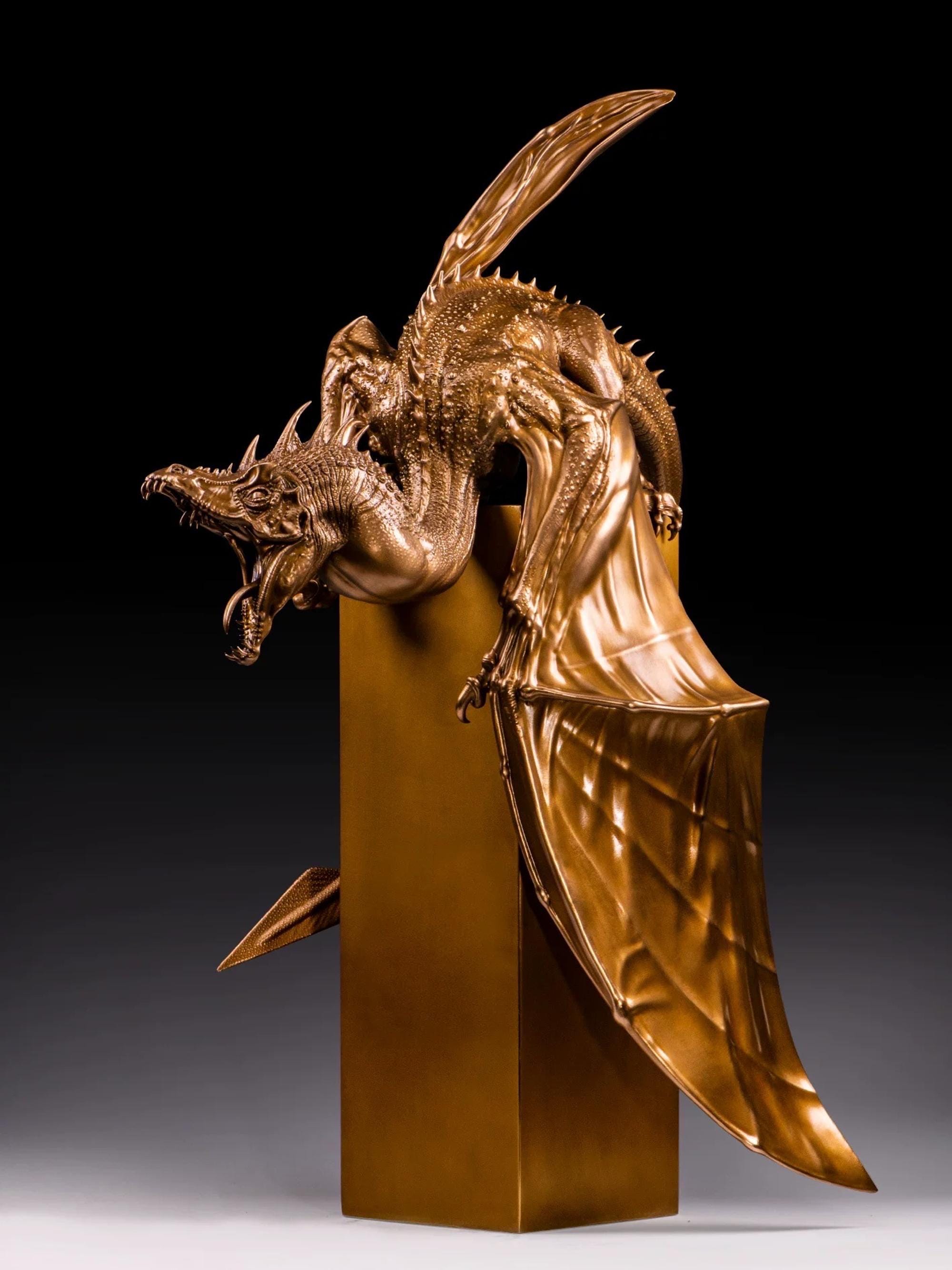 ファイアドレイクドラゴンとミッドガルドドラゴン/ブロンズ像—展示