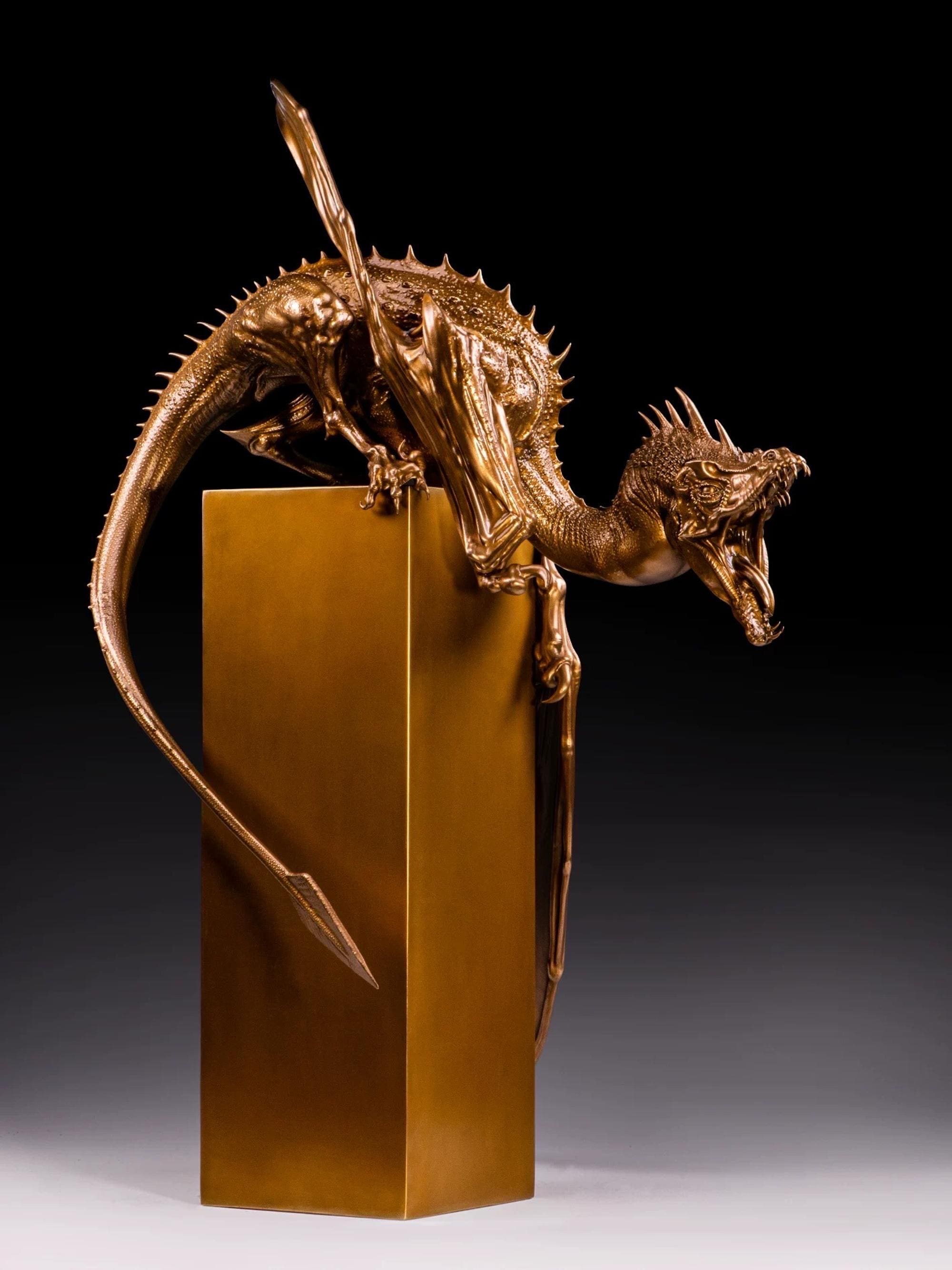 ファイアドレイクドラゴンとミッドガルドドラゴン/ブロンズ像—展示