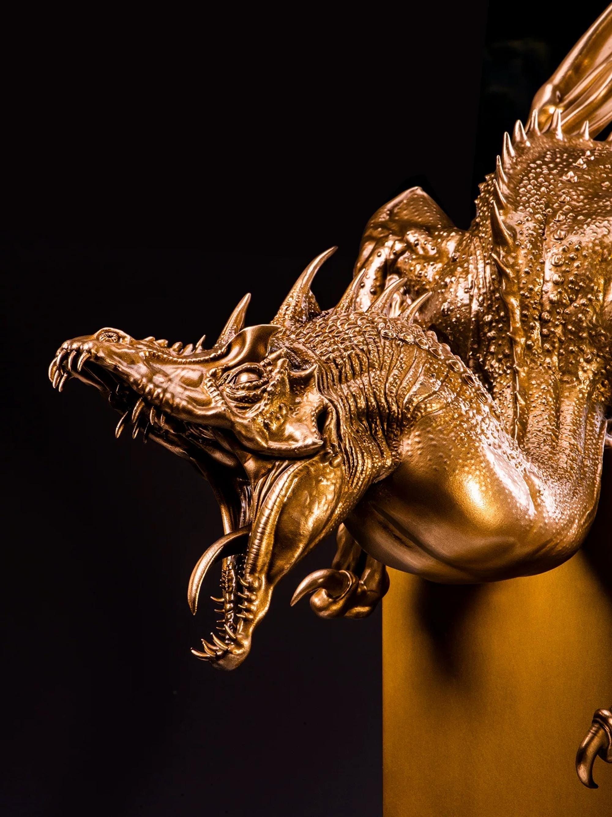 ファイアドレイクドラゴンとミッドガルドドラゴン/ブロンズ像—展示