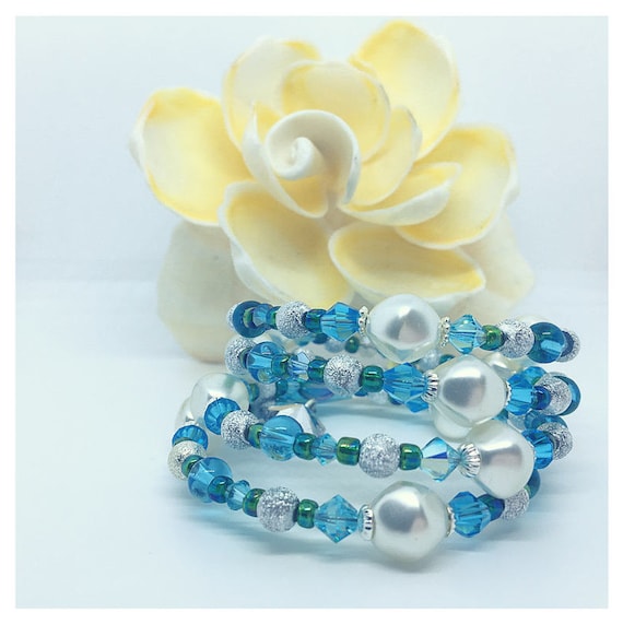 Winter Jewelry Charm Bracelet Girlfriend , Snowflake Charm Cuff, Beautify Gifts for Sister, Women Gift Ideas Pearls, November Birthday Idea
