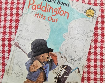 Vintage Paddington Hits Out by Michael Bond  1977