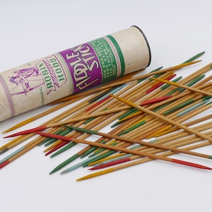 Vintage 1950&#39;s Wooden Mikado Pick Up Sticks Fiddle Sticks Pick Up Stix Original Storage Canister