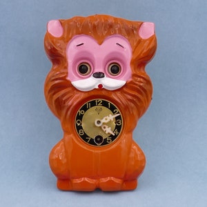 Vintage 1960's Mi-ken Wind-up Moving Eyes Pendulum Lion Clock image 1