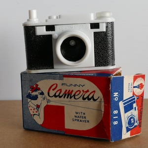 1950&#39;s Magic Tricks Pranks Gag Funny Camera Water Sprayer Original Packaging Hong Kong
