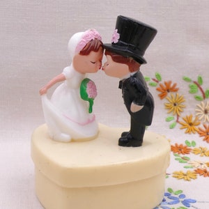 Vintage Plastic Wedding Cake Topper Bride Groom Cake Topper Cake Décor Ring Box