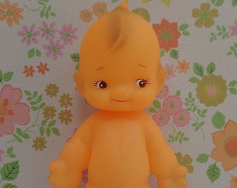 Bambola Kewpie in gomma vintage degli anni '60 con fischietto