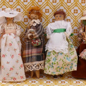 Lot of Five Vintage Handmade Peg Folk Art Heritage Dolls