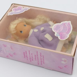Muñeca de vinilo &quot;Precious Moments Friendship Garden&quot; de Suzy Flowers Bloom With Friendship, 1989, caja original