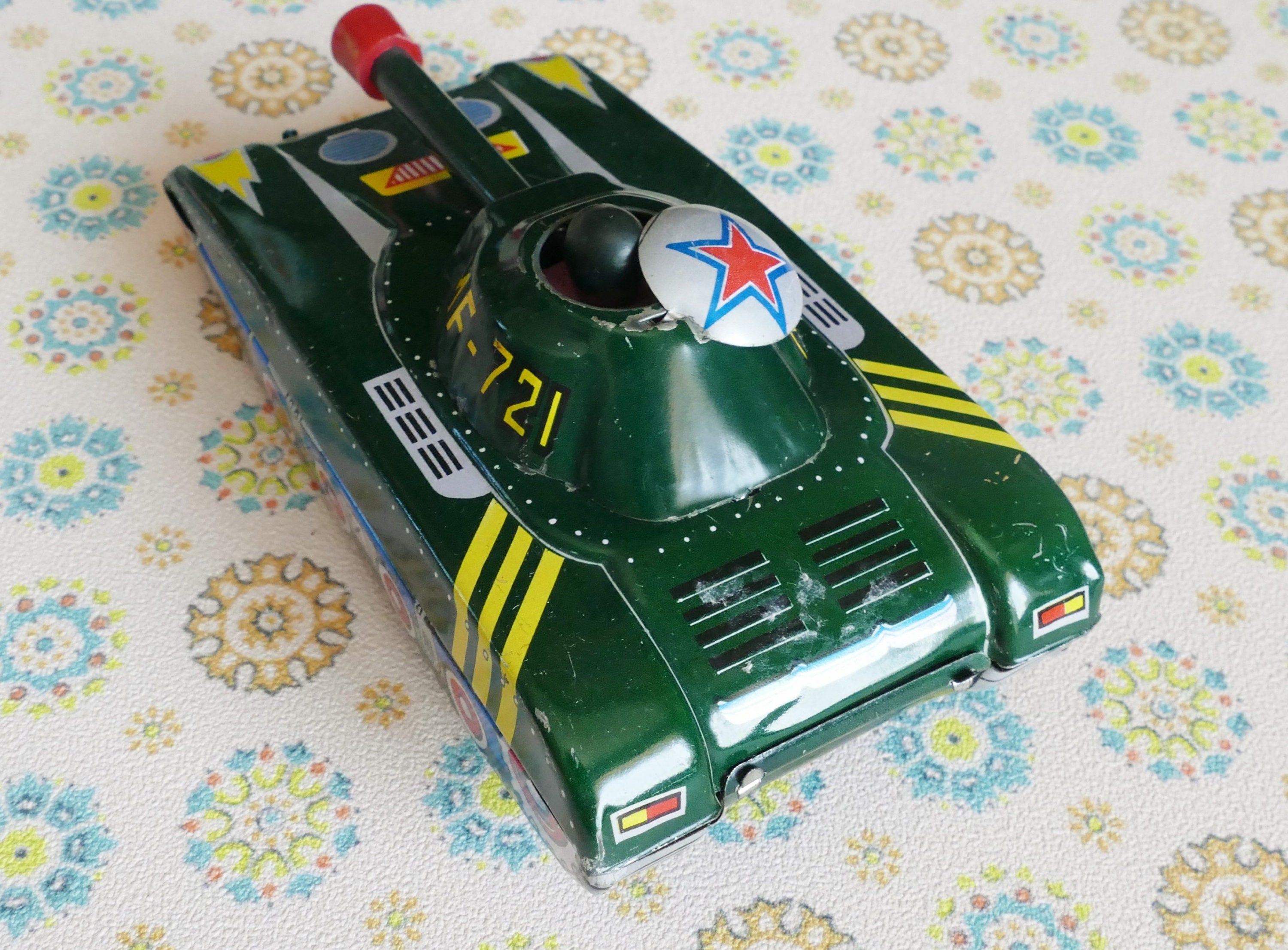 ブリキ製 1960年代 軽戦車 MF-721 シャア専用 フリクショントイ