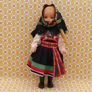 Vintage Norwegian Setesdal Sleepy Eye Folk Art Figurine Doll