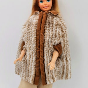 1978 Original Mattel Barbie Fashion Doll Fashion Originals Sleek and Chic Faux Fur Cape #2667