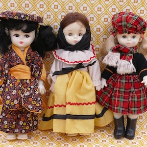 Trio de poupées vintage de Hong Kong UNEEDA Friends from Foreign Lands Art Folk Heritage