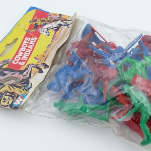 1970&#39;s Hong Kong Cowboys Indians Figurine Playset Novelty Toy Set Original Packaging