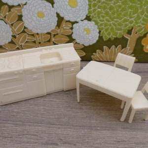 1950&#39;s Pretend Play Toy Dollhouse Kitchen Furniture