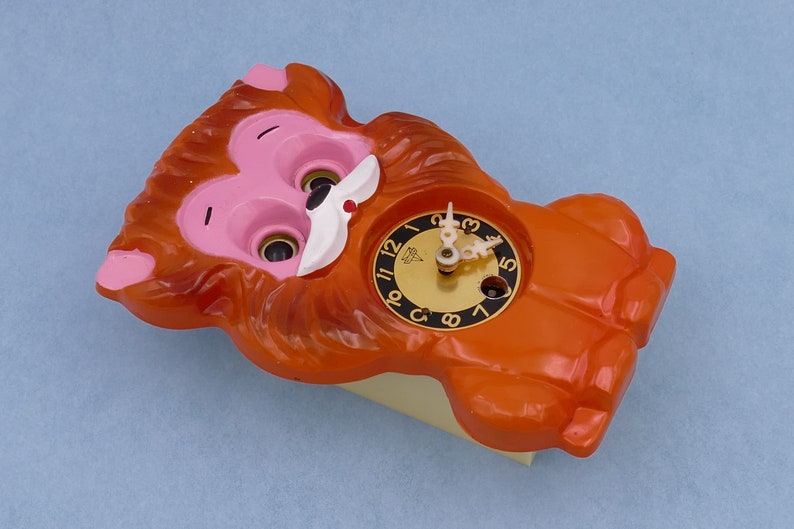 Vintage 1960's Mi-ken Wind-up Moving Eyes Pendulum Lion Clock image 6