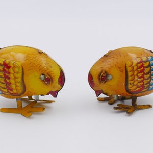 Tin Litho 1980&#39;s Wind-up Toy Pecking Birds