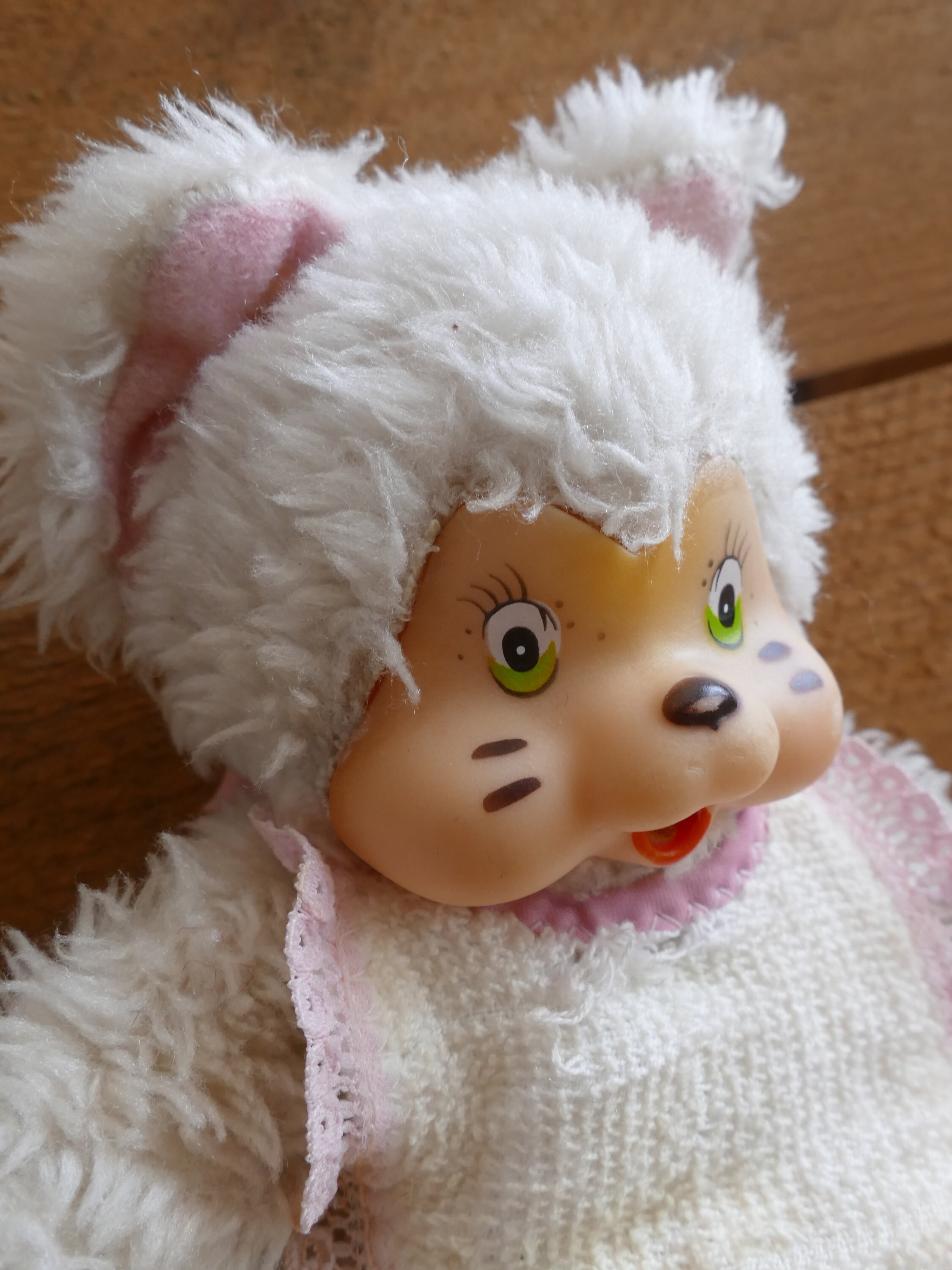 Vintage 1970's White Nyamy Kitten Family Thumb Sucking Soft Toy