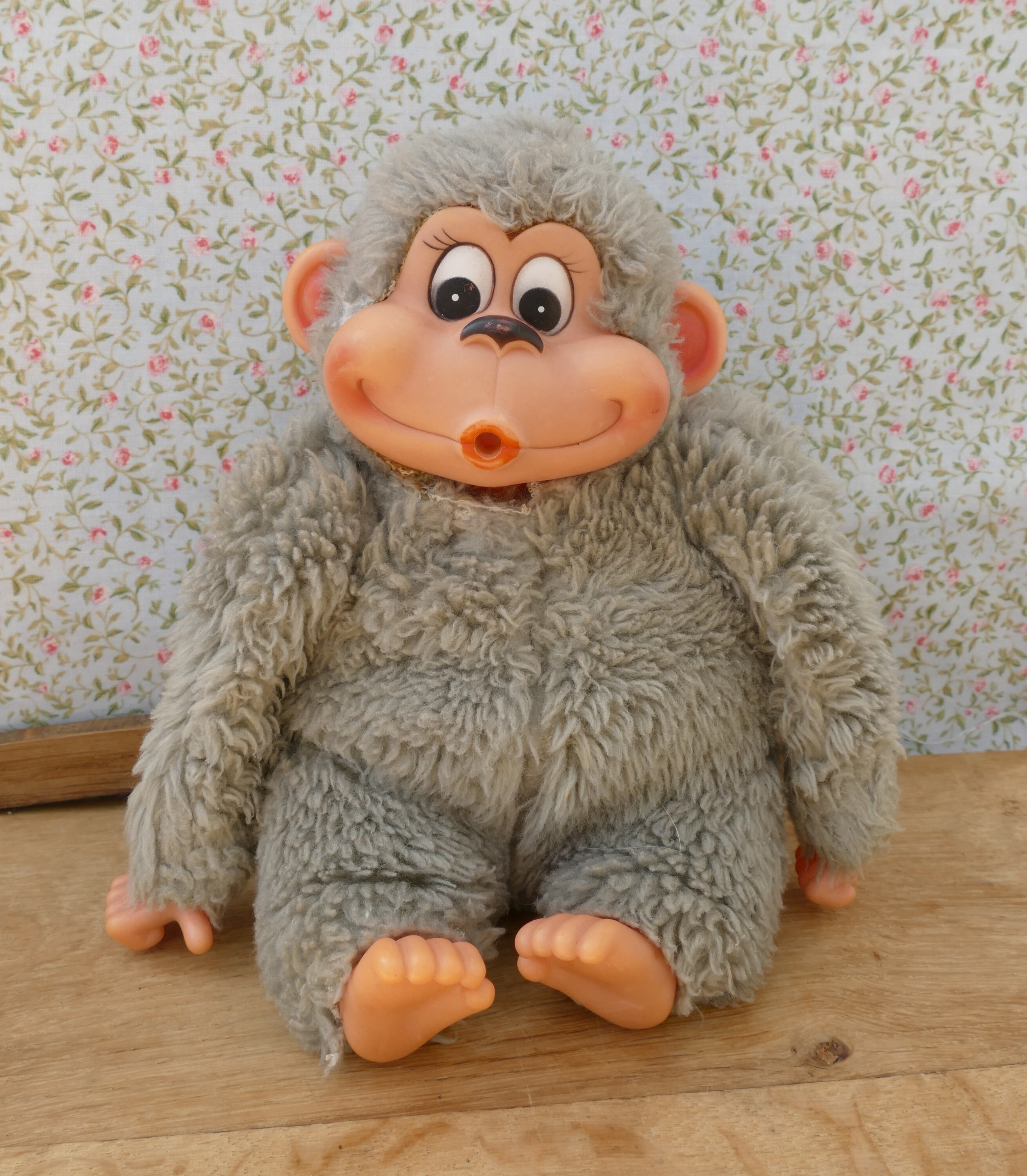 1970年代のヴィンテージ、珍しい指しゃぶり猿のぬいぐるみ - Etsy 日本