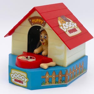 Vintage Plastic Wind-up Mechanical Doggy House Piggy Bank Money Box Coin Bank Savings Bank Penny Bank