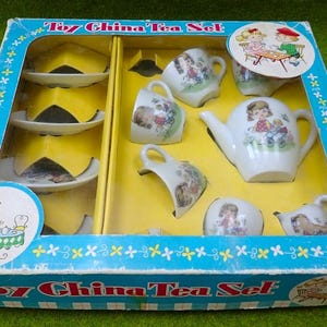 1950&#39;s Mid-Century Japan Made Childs Pretend Play China Toy Tea Set in Original Box