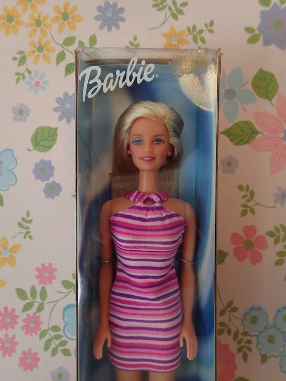 Mooie jurk Uitwerpselen universiteitsstudent 1998 NRFB Riviera Barbie Fashion Doll Mattel - Etsy Israel