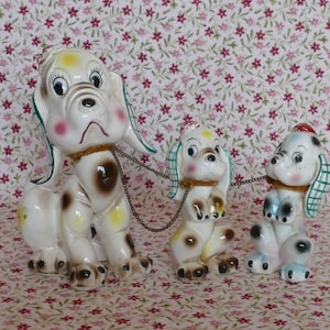 Vintage 1950&#39;s Ceramic Hound Dog with Puppies Chained Ornament