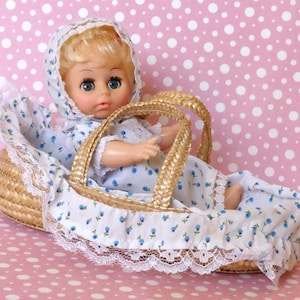 Vintage 1970&#39;s Sleepy Eye Doll in Rattan Weaved Carry Cot Crib
