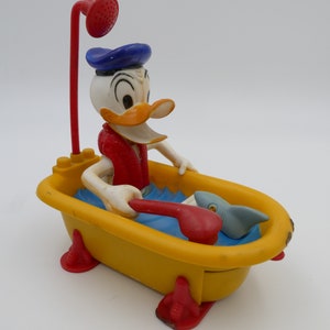 Vintage 1960&#39;s Collectable Donald Duck Bathtub Action Toy Walt Disney Productions Hong Kong