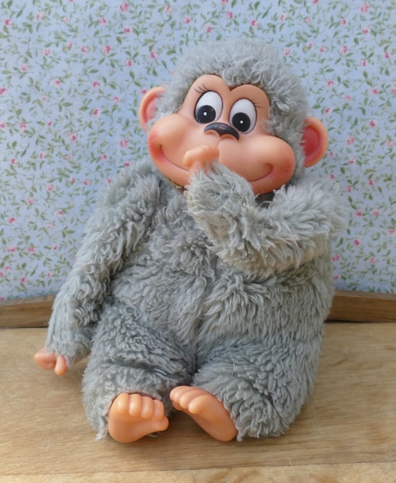 1970年代のヴィンテージ、珍しい指しゃぶり猿のぬいぐるみ - Etsy 日本