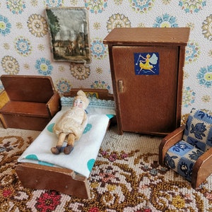 1950&#39;s Pretend Play Wooden Toy Dollhouse Bedroom Furniture Stamford Dol-Toi