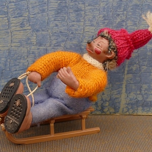 Vintage 1950&#39;s Peter-Figuren Sleigh Sled Rider Hedgehog Figurine Austria