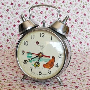 Vintage 1950&#39;s Animated Pecking Hen Metal Alarm Clock