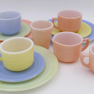 1940s Vintage Hazel Atlas Antique Little Hostess Milk Glass Children&#39;s Toy Pretend Play Tea Set