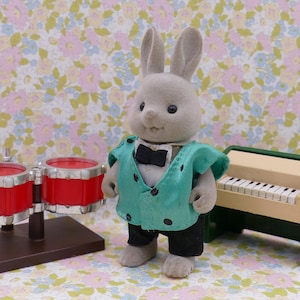 1980&#39;s Forest Families RABBIT Keyboard Drum Player MC Toy Vintage