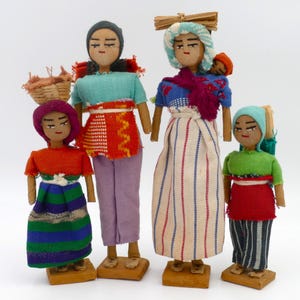 Lot de figurines d&#39;art populaire des îles Vierges peintes à la main, vintage, poupées