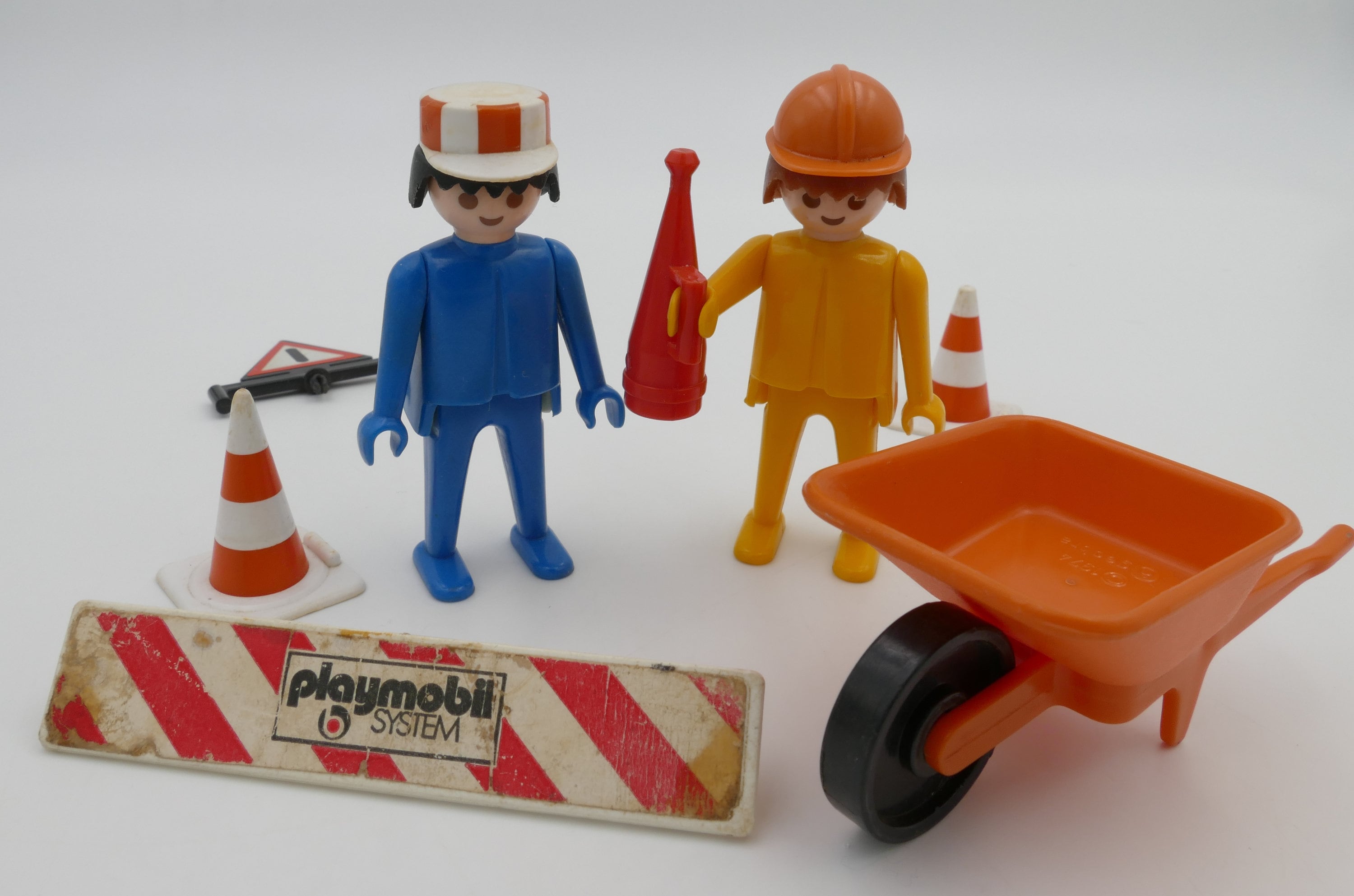 1974 Pair of Playmobil Construction Worker Figurines Geobra 1974 Pair of Playmobil Construction Worker Figurines Geobra
