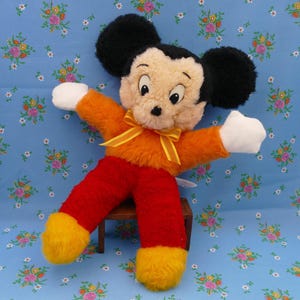 ディズニー、ミッキーマウス、ハワイ、観光客、ぬいぐるみ