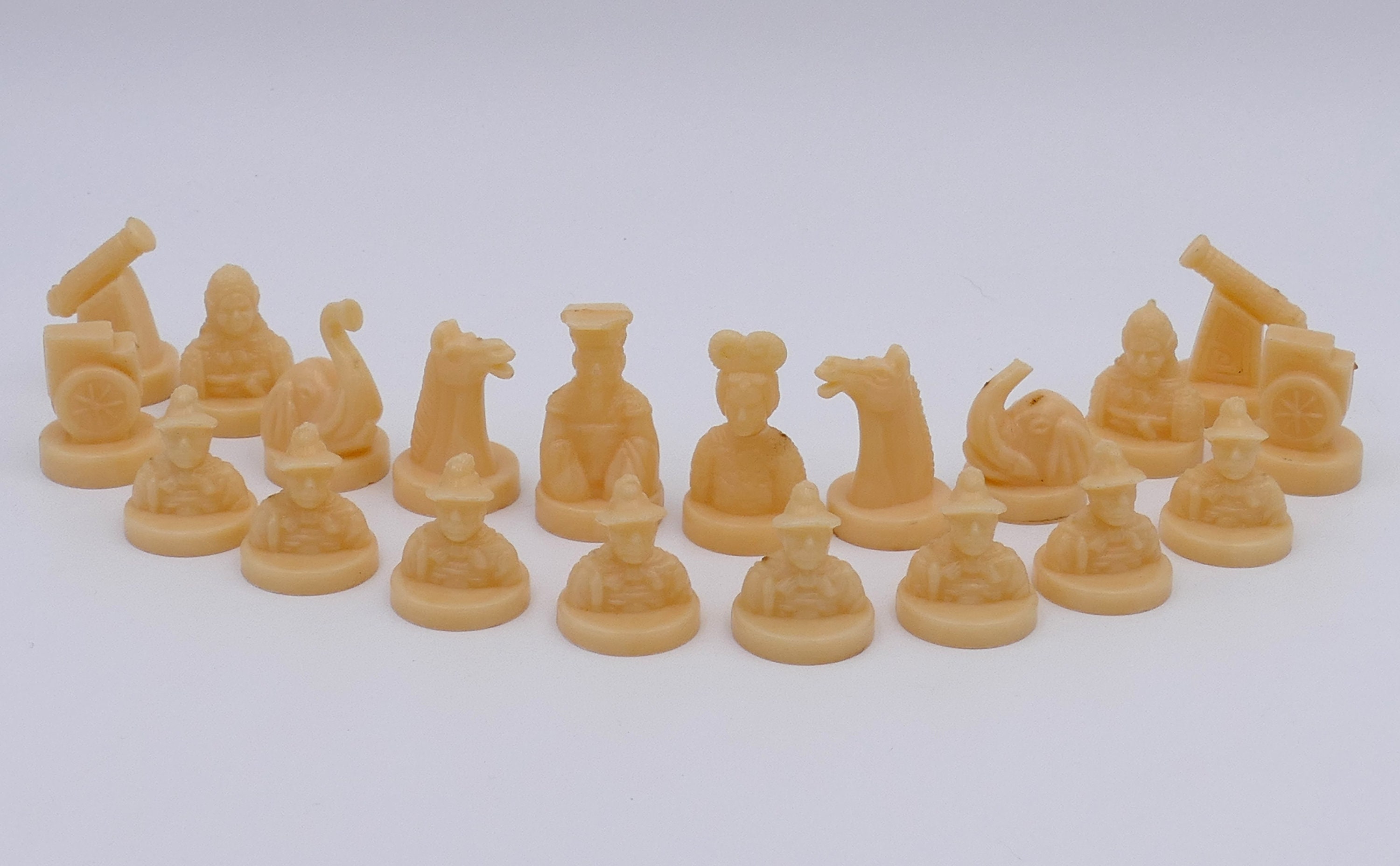 1960's Vintage Shiang-tse Chinese Chess Set Complete 1960's Vintage Shiang-tse Chinese Chess Set Complete