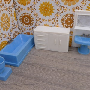 1950&#39;s Pretend Play Toy Dollhouse Bathroom Furniture Hong Kong