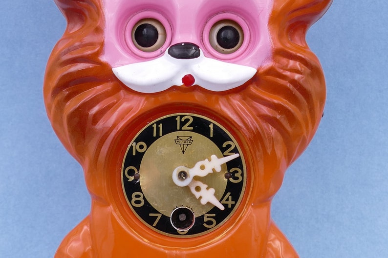 Vintage 1960's Mi-ken Wind-up Moving Eyes Pendulum Lion Clock image 4