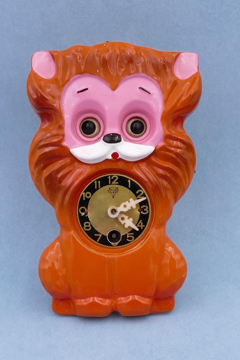 Vintage 1960's Mi-ken Wind-up Moving Eyes Pendulum Lion Clock image 2