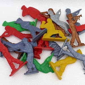 RARE 1950&#39;s Vintage Flat Hard Plastic Cracker Jack Soldier Figurine Toy Lot
