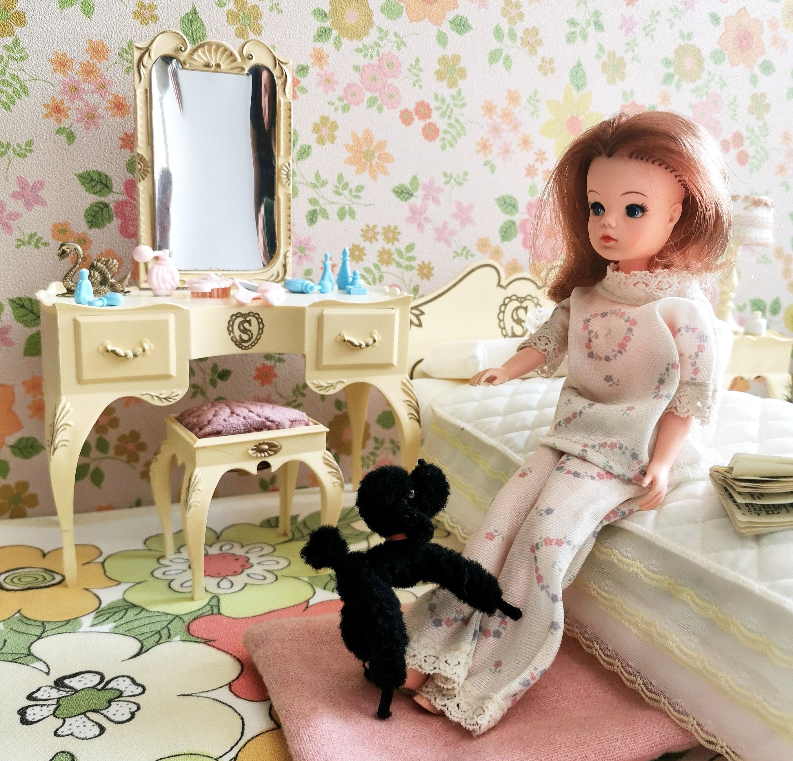 Vintage sindy hotsell dolls house furniture
