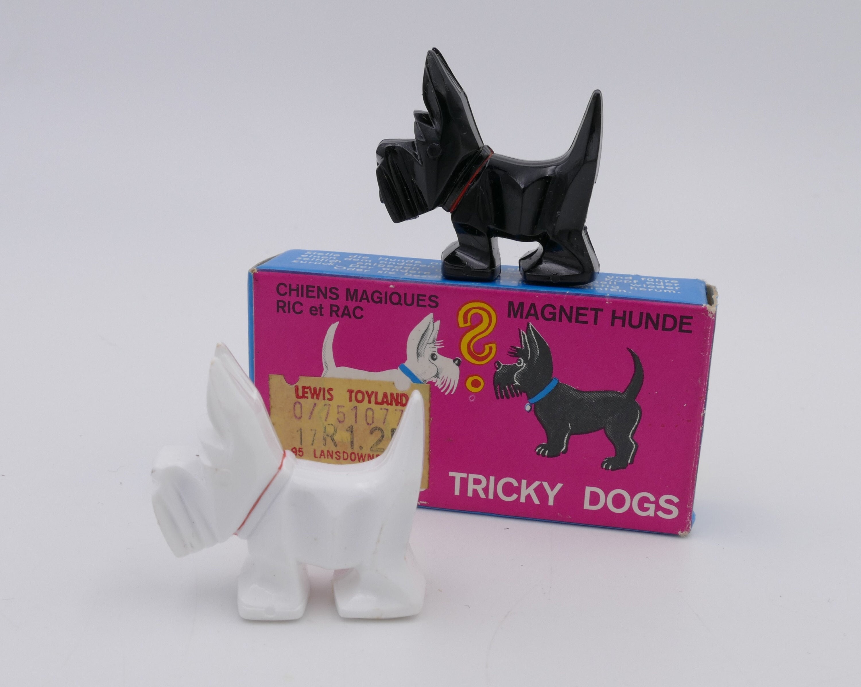 Antique magnetic scottie best sale dogs
