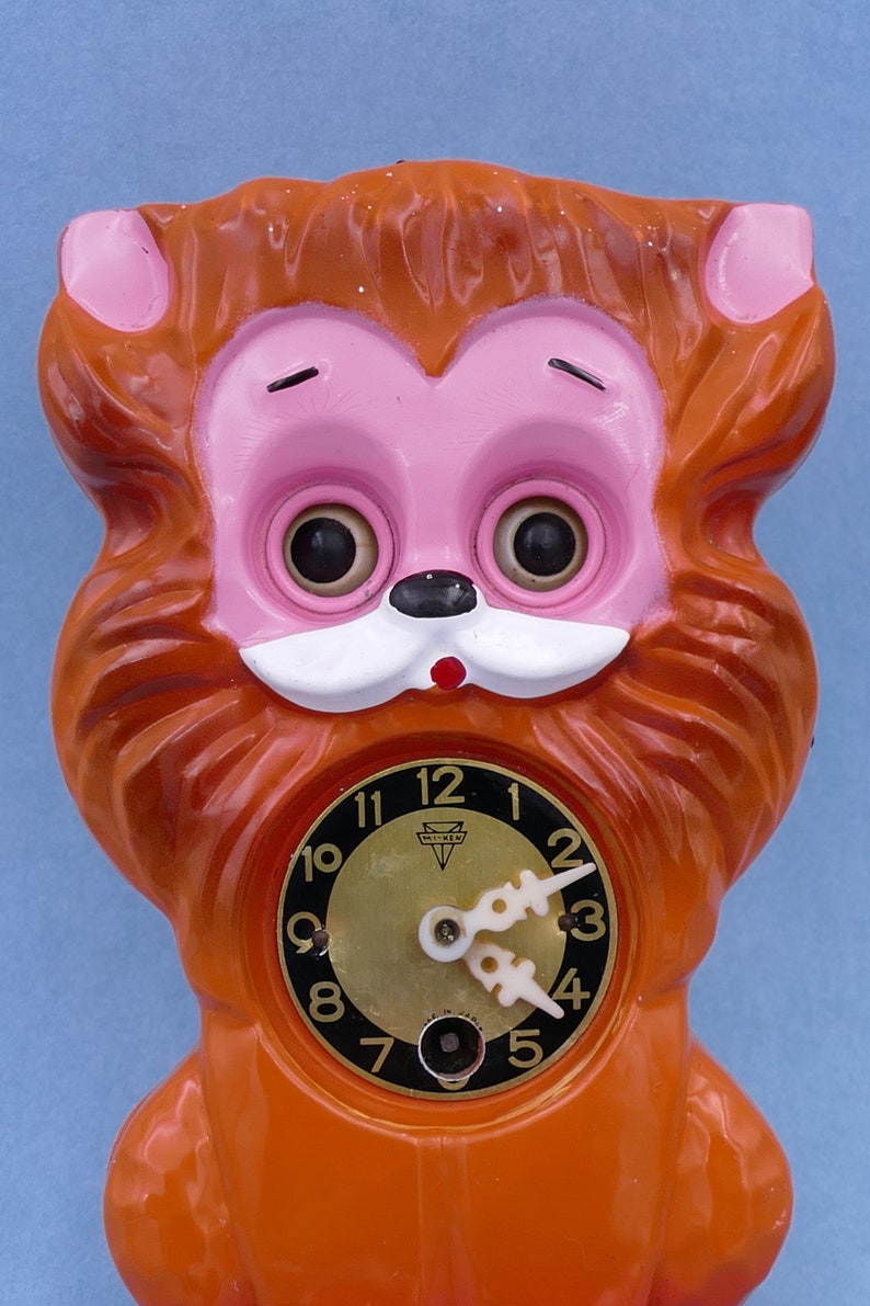 Vintage 1960's Mi-ken Wind-up Moving Eyes Pendulum Lion Clock image 5