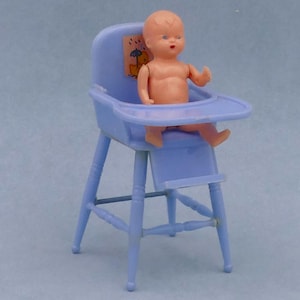 Maison de poupée Renwal vintage des années 50 pour chambre d&#39;enfant, chaise haute en plastique pour bébé