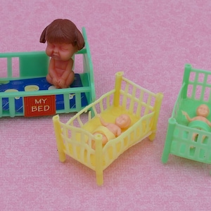 Vintage 1960&#39;s Doll House Accessories Furniture Miniature Figurines Children Babies