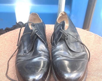 Men’s Lace Up Vintage Leather Shoes with Toe and Heel Taps. Unusual shoes, great to wear. Size 7.