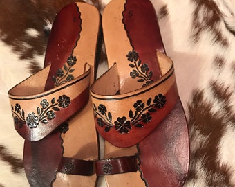 Tooled leather womans sz 5 sandal